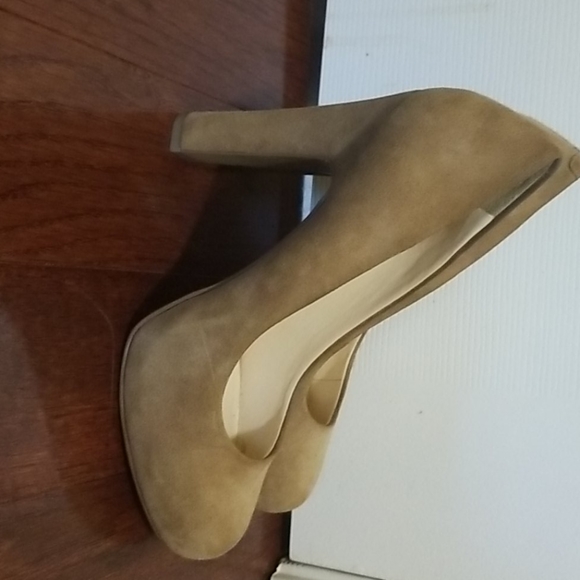 Nine West Nude Pumps - Picture 2 of 5